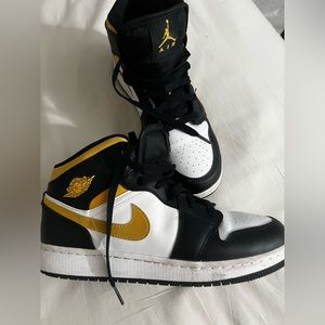 Jordan sneakers y very good condition.